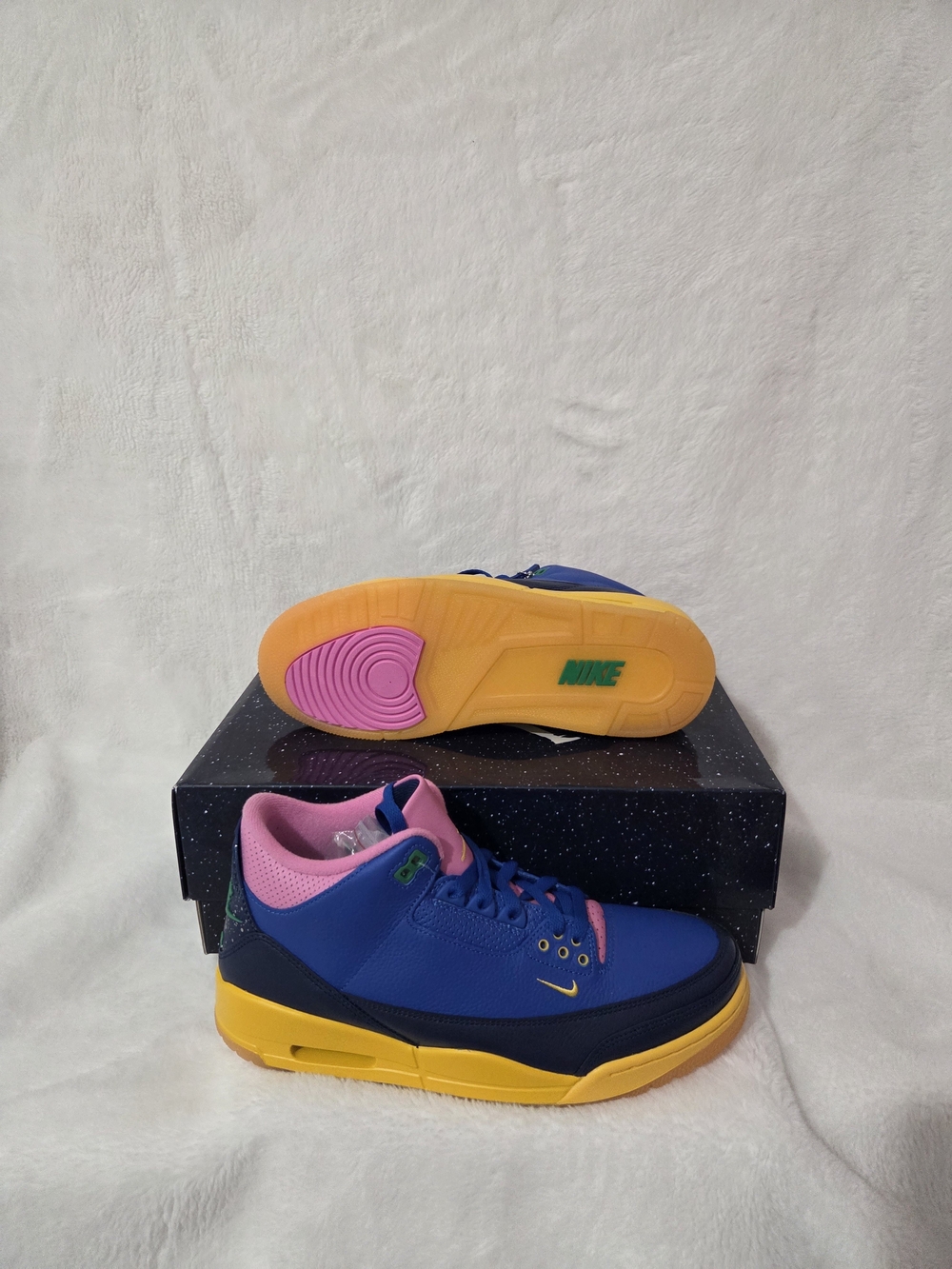 Nike Men’s Blue Pink Yellow Low-Top Sneakers